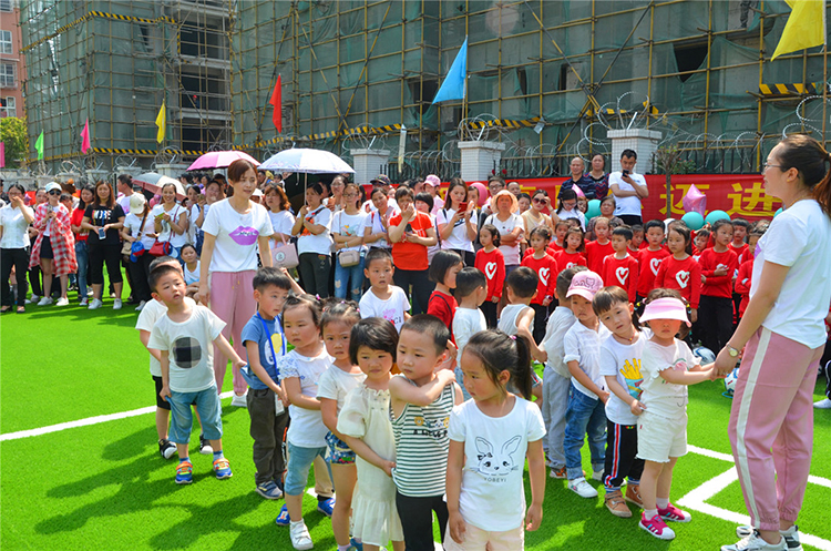 放飛夢想  快樂成長——威遠(yuǎn)縣競力學(xué)校隆重舉行木蘭苑幼兒園開園典禮(圖8)