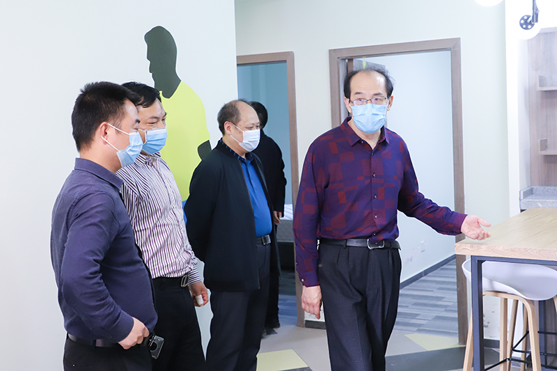 內(nèi)江市人大常委會副主任秦金保一行調(diào)研連界足球競訓(xùn)基地(圖4)