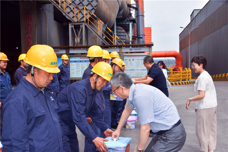 省總工會調研組到川威連界基地調研并慰問一線員工(圖3)