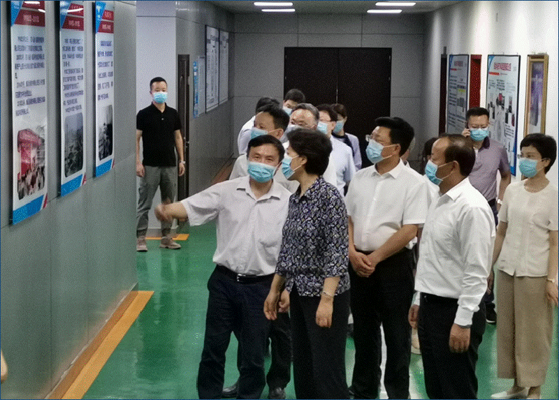 省委常委、統(tǒng)戰(zhàn)部長、省總工會主席田向利調(diào)研川威連界基地并慰問一線員工(圖2)