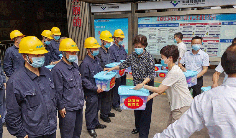 省委常委、統(tǒng)戰(zhàn)部長、省總工會主席田向利調(diào)研川威連界基地并慰問一線員工(圖3)