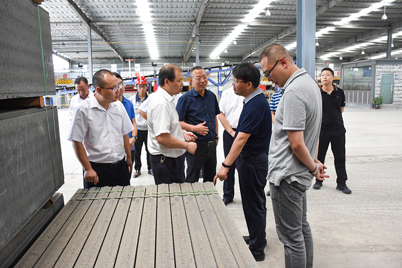 經濟和信息化廳技改處處長孫仁偉一行到川威連界基地調研(圖4)