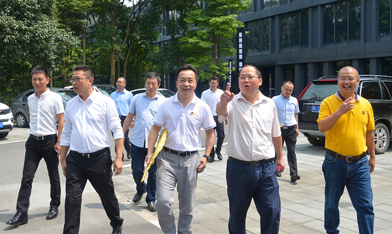 香港有利集團(tuán)蒞臨川威連界基地考察交流(圖2)