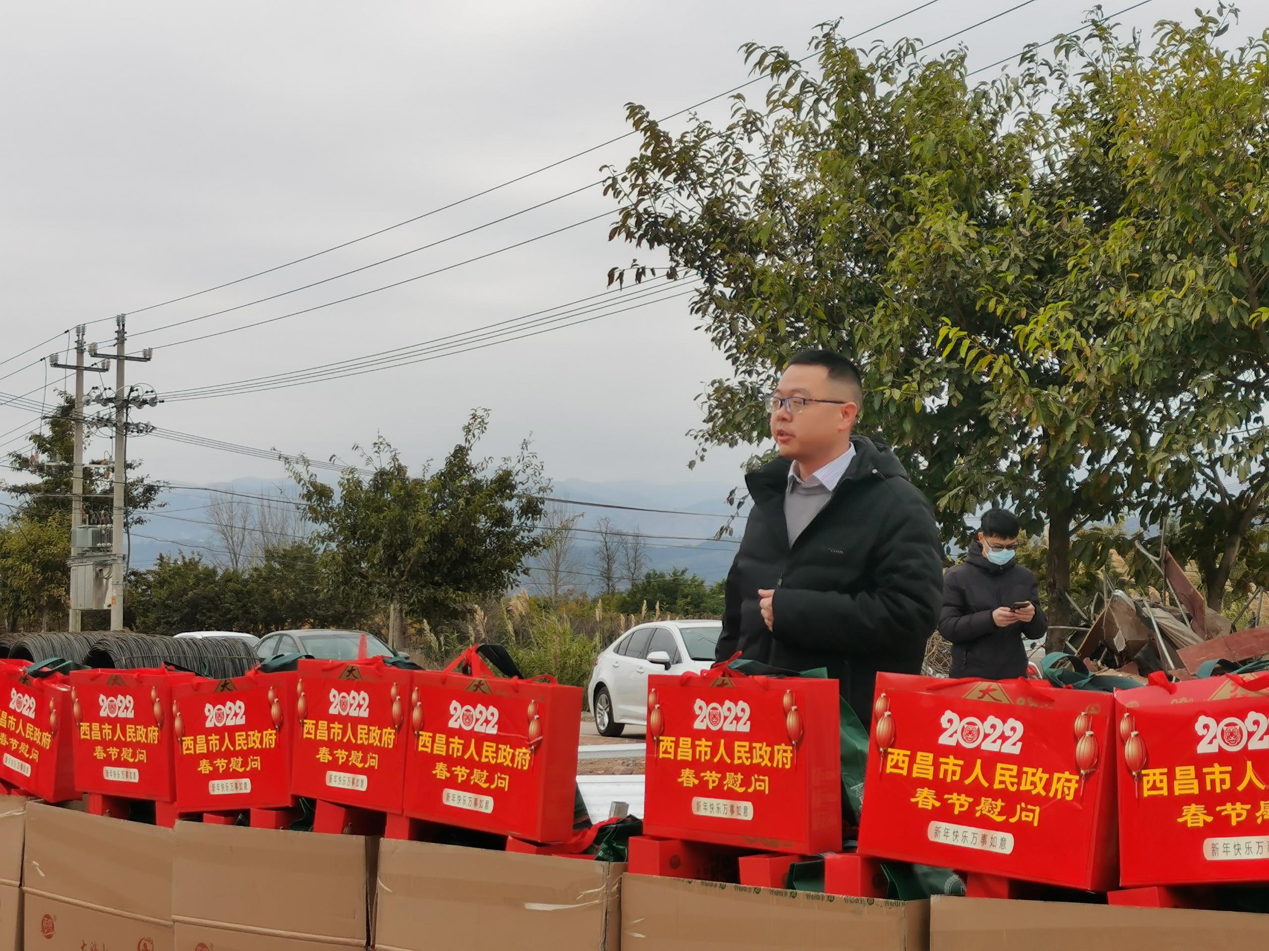 加倍鼓舞 眾志成城戰新春 ——西昌市副市長慰問春節期奮戰在海南鄉村振興二期項目參戰人員(圖2) 加倍鼓舞 眾志成城戰新春 ——西昌市副市長慰問春節期奮戰在海南鄉村振興二期項目參戰人員(圖2)