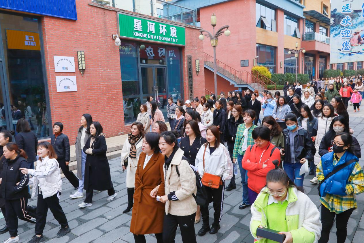 川威集團(tuán)開展2023年慶“三八”國際婦女節(jié)系列活動(圖2) 川威集團(tuán)開展2023年慶“三八”國際婦女節(jié)系列活動(圖2)
