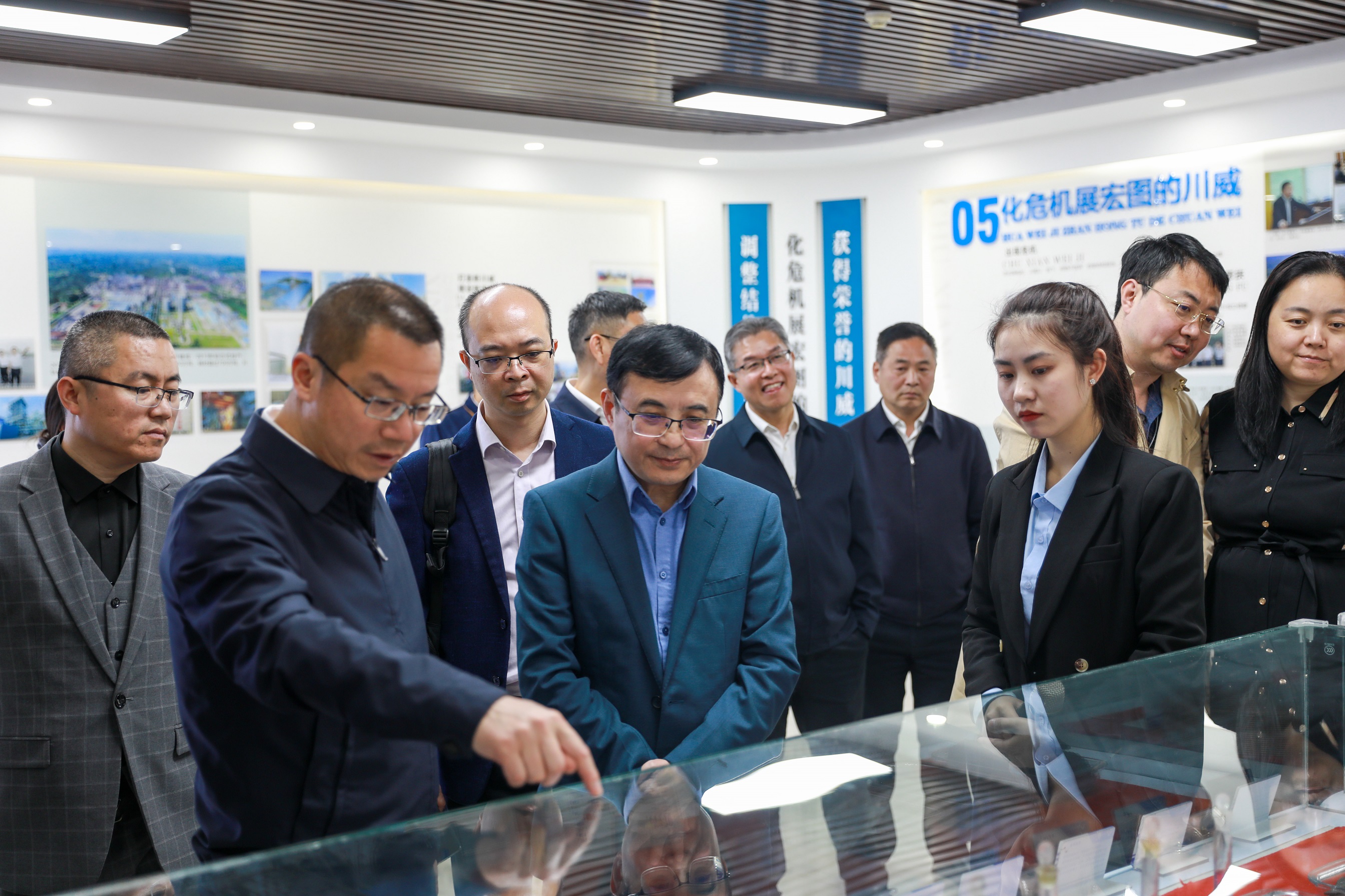 政企聯動 協同發展——遠洋能源·上海漢興·中投到川威考察交流(圖2) 政企聯動 協同發展——遠洋能源·上海漢興·中投到川威考察交流(圖2)