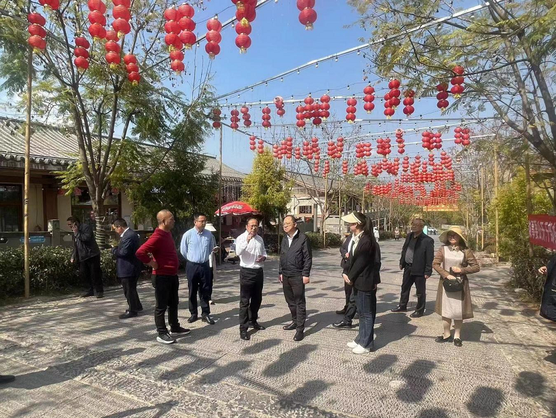 省審計廳陶志偉廳長一行赴大石板鄉村振興項目調研(圖2) 省審計廳陶志偉廳長一行赴大石板鄉村振興項目調研(圖2)