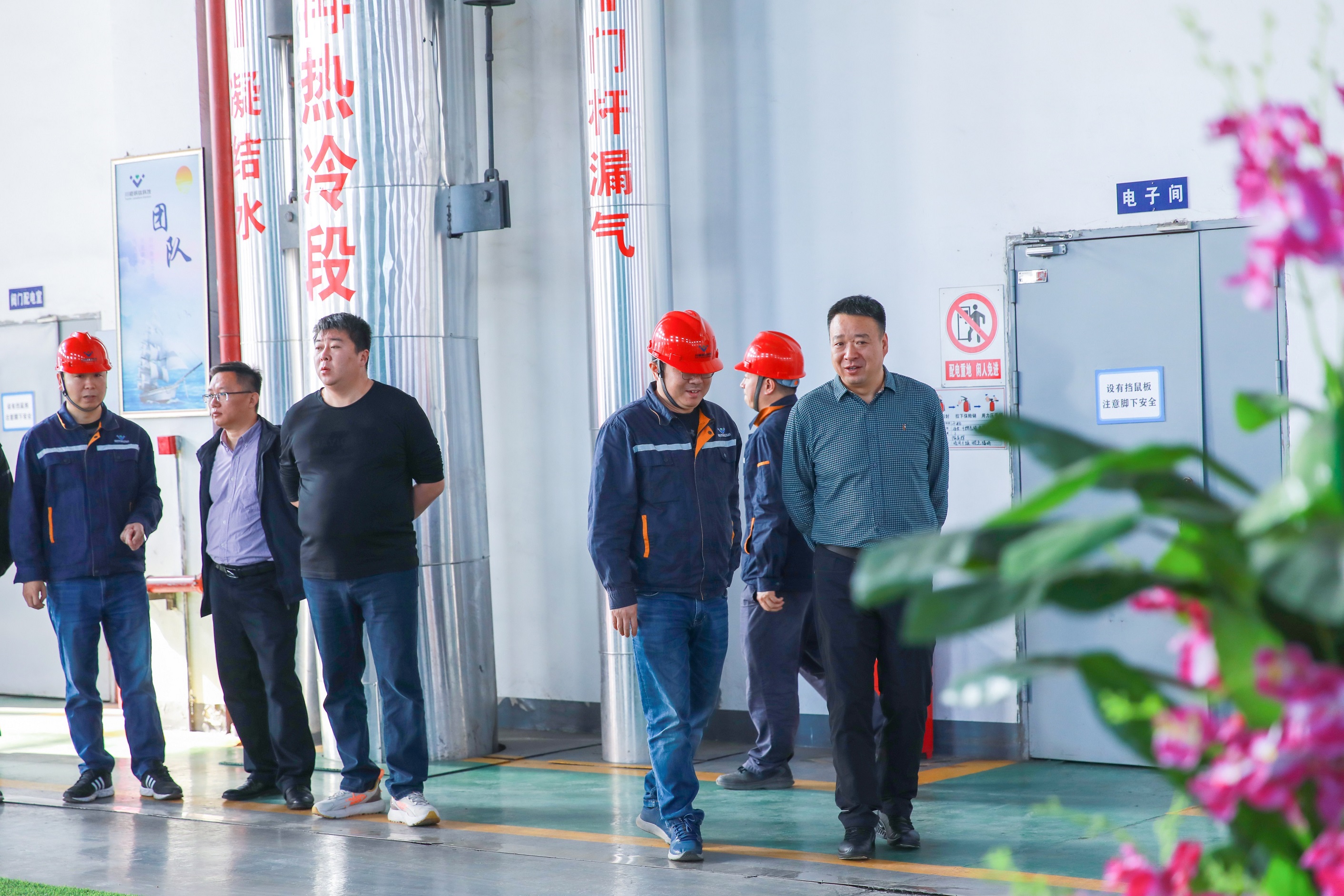 中石化綠源地?zé)崮荛_發(fā)有限公司副總經(jīng)理陳蒙輝一行到川威調(diào)研交流(圖3) 中石化綠源地?zé)崮荛_發(fā)有限公司副總經(jīng)理陳蒙輝一行到川威調(diào)研交流(圖3)
