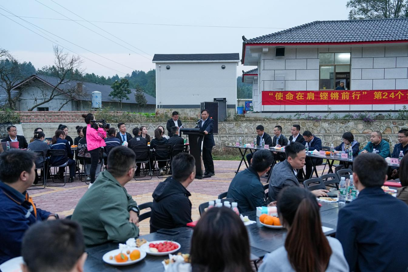 使命在肩 鏗鏘前行——釩鈦科技召開慶祝第二十四個中國記者節暨新聞宣傳總結表彰會(圖9) 使命在肩 鏗鏘前行——釩鈦科技召開慶祝第二十四個中國記者節暨新聞宣傳總結表彰會(圖9)