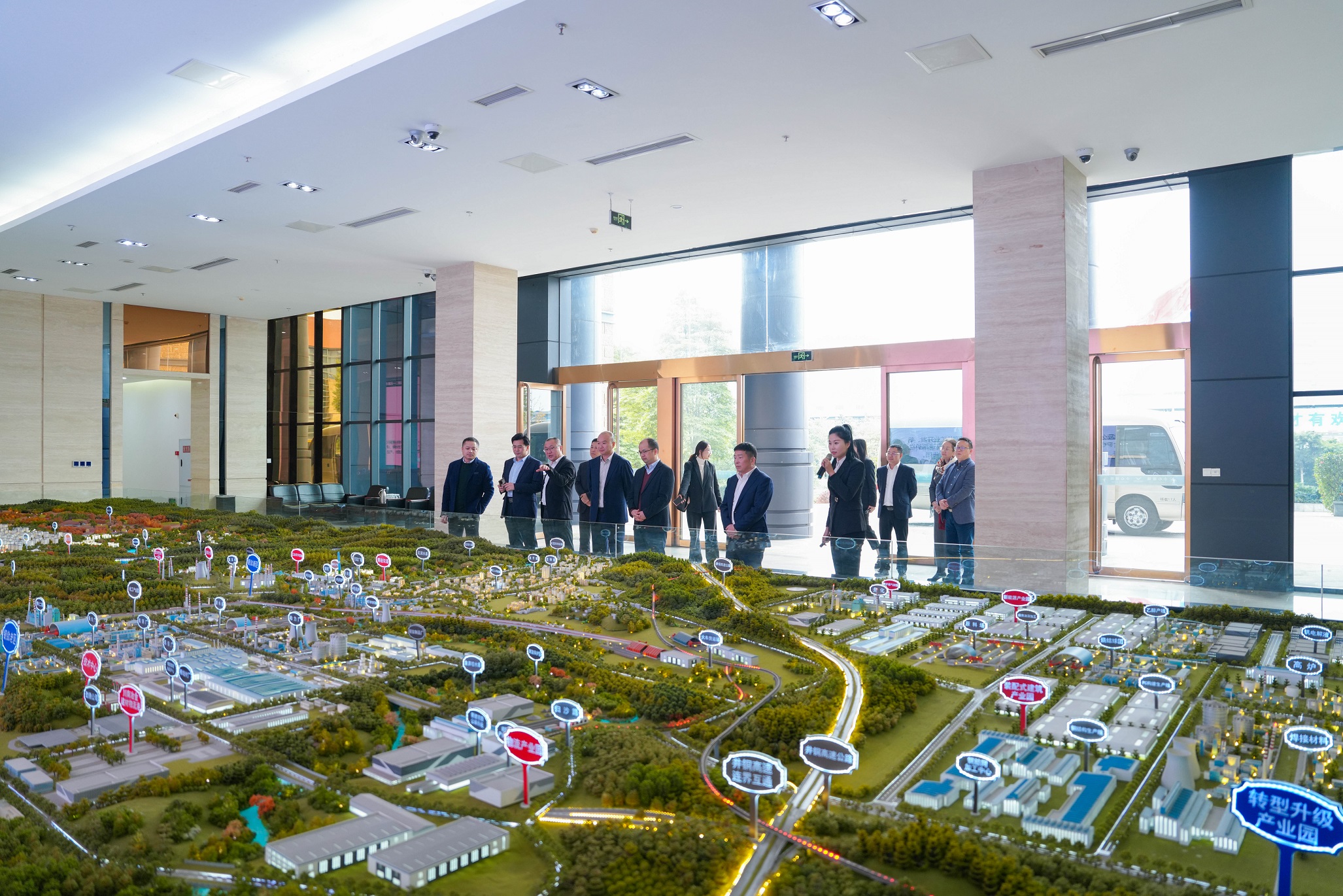 重慶大學管理科學與房地產學院與四川通宇物流有限公司簽訂戰略合作協議