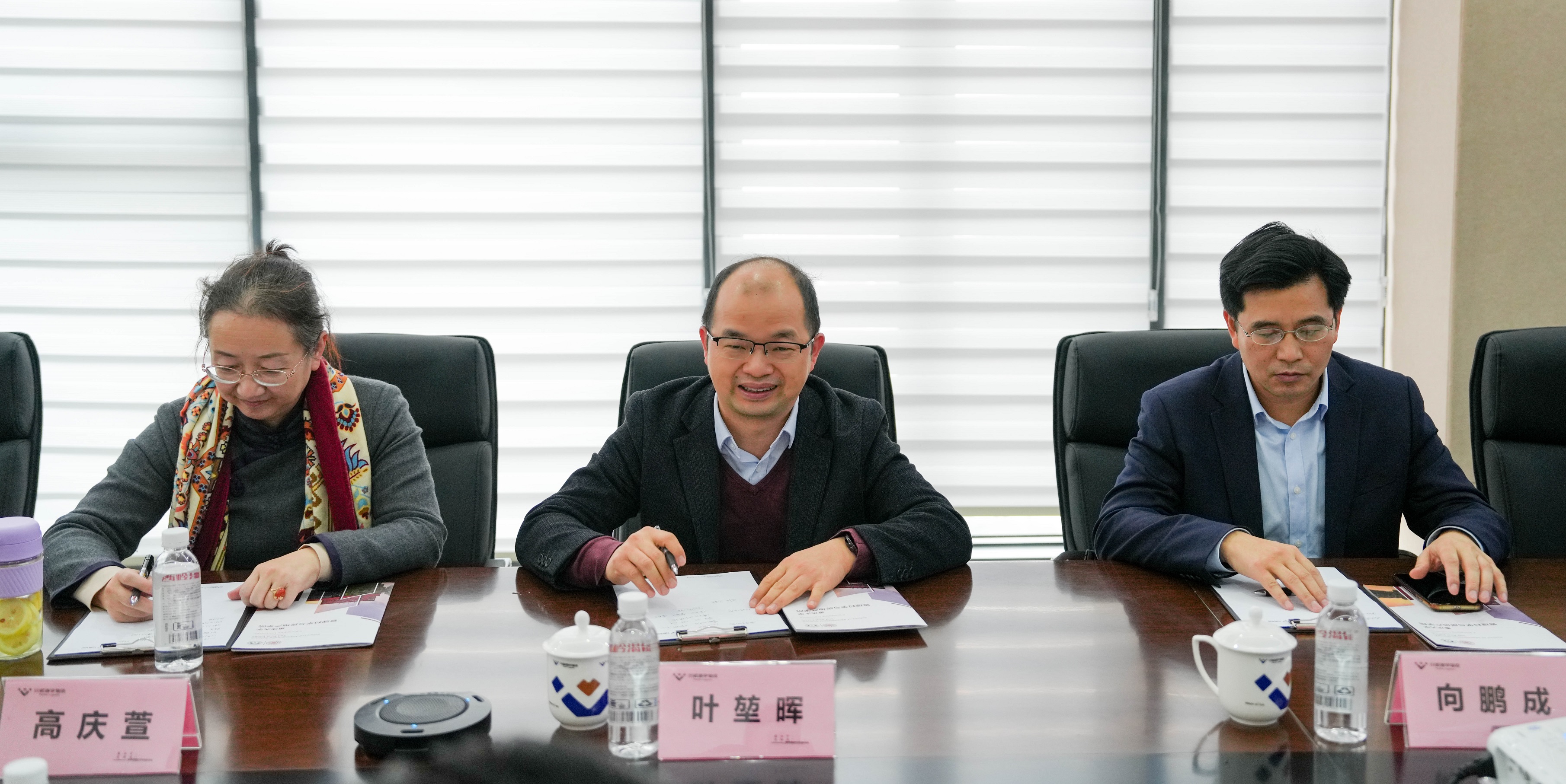 重慶大學管理科學與房地產學院與四川通宇物流有限公司簽訂戰略合作協議(圖3) 重慶大學管理科學與房地產學院與四川通宇物流有限公司簽訂戰略合作協議(圖3)