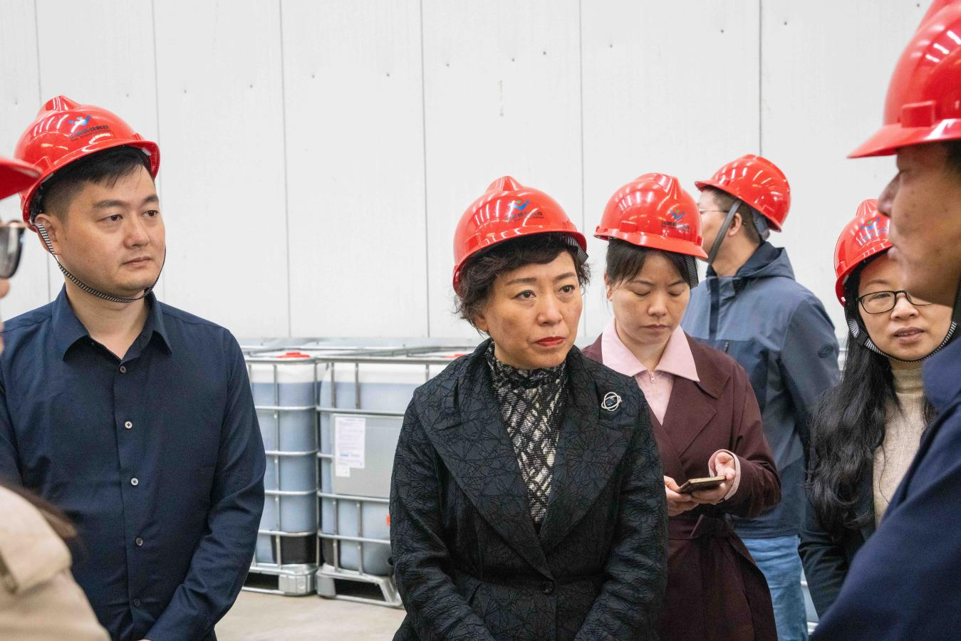 市人大常委會(huì)副主任陳朗一行到四川省興欣釩科技有限公司調(diào)研(圖2) 市人大常委會(huì)副主任陳朗一行到四川省興欣釩科技有限公司調(diào)研(圖2)