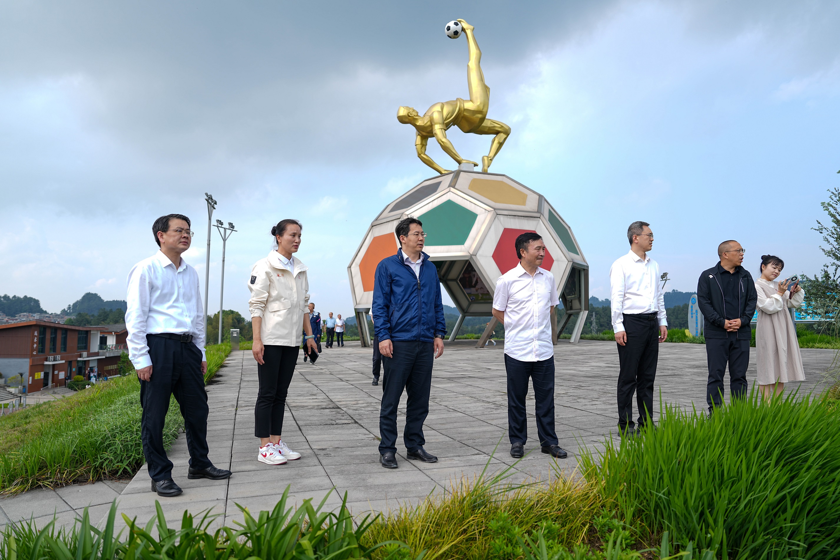 資中縣青少年運動學校與眾欣體育文化發(fā)展有限公司舉行合作協(xié)議簽訂及揭牌活動(圖2) 資中縣青少年運動學校與眾欣體育文化發(fā)展有限公司舉行合作協(xié)議簽訂及揭牌活動(圖2)