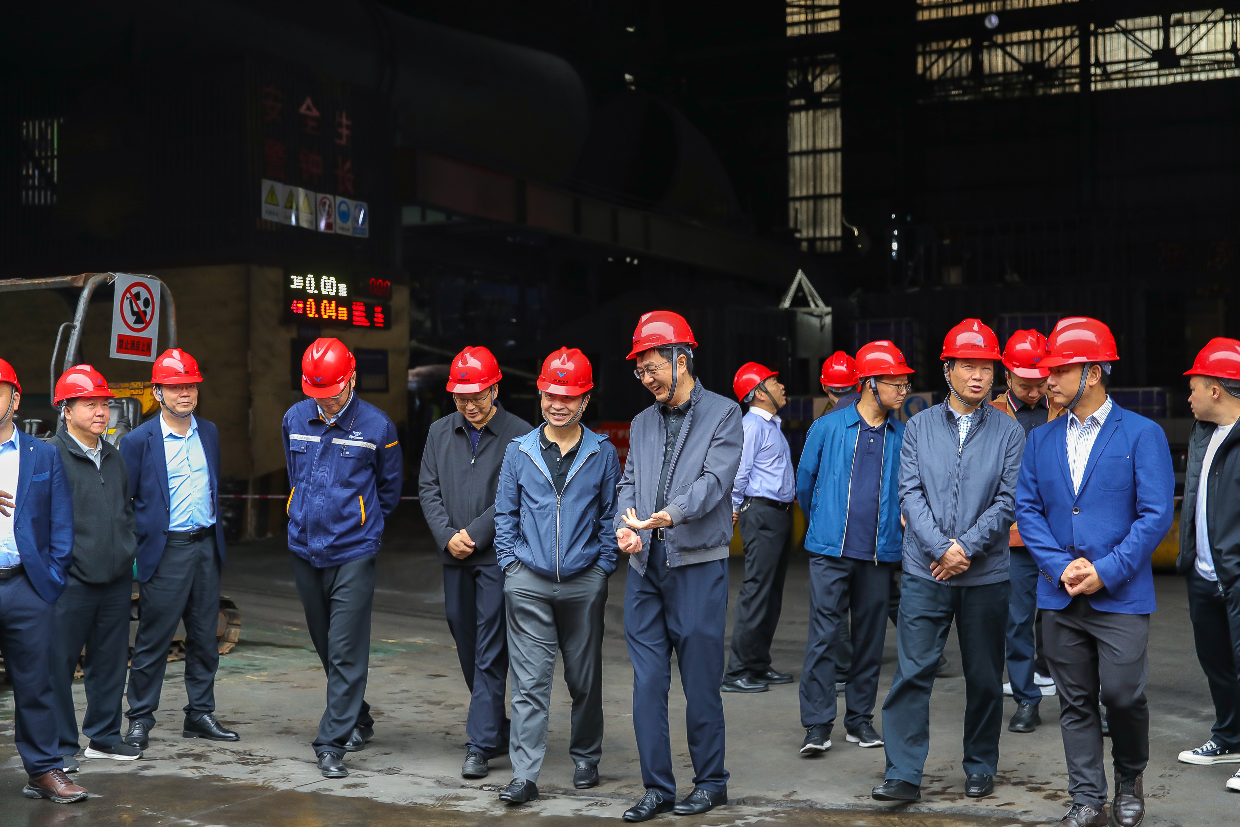 勞動創造價值 奮斗譜寫未來——王勁董事長五一勞動節到連界基地一線慰問并交流座談(圖2) 勞動創造價值 奮斗譜寫未來——王勁董事長五一勞動節到連界基地一線慰問并交流座談(圖2)