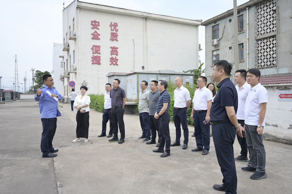 搶抓新機(jī)遇,謀求新合作,匯聚新動(dòng)能——內(nèi)江考察團(tuán)蒞臨通宇物流參觀交流(圖3) 搶抓新機(jī)遇,謀求新合作,匯聚新動(dòng)能——內(nèi)江考察團(tuán)蒞臨通宇物流參觀交流(圖3)