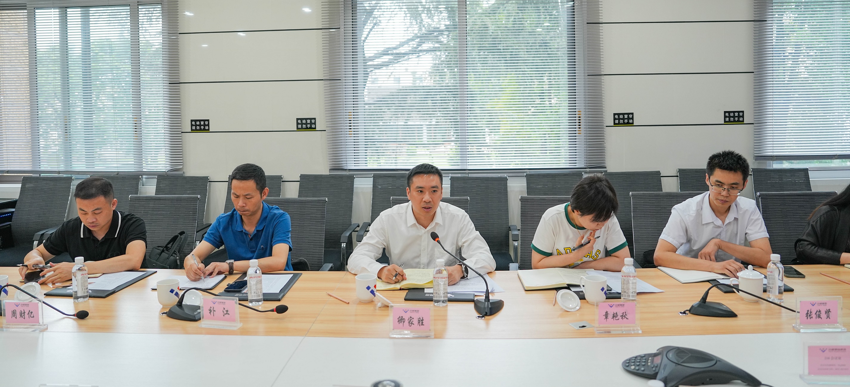 省經信廳材料工業處處長卿家勝一行調研川威(圖4) 省經信廳材料工業處處長卿家勝一行調研川威(圖4)
