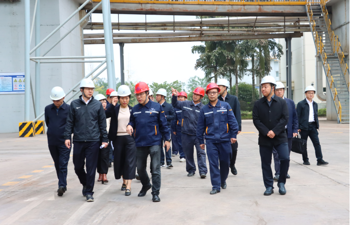 落實超低排放改造 推動行業綠色發展 ——內江市委副書記路松明一行蒞臨星船城公司調研(圖2) 落實超低排放改造 推動行業綠色發展 ——內江市委副書記路松明一行蒞臨星船城公司調研(圖2)