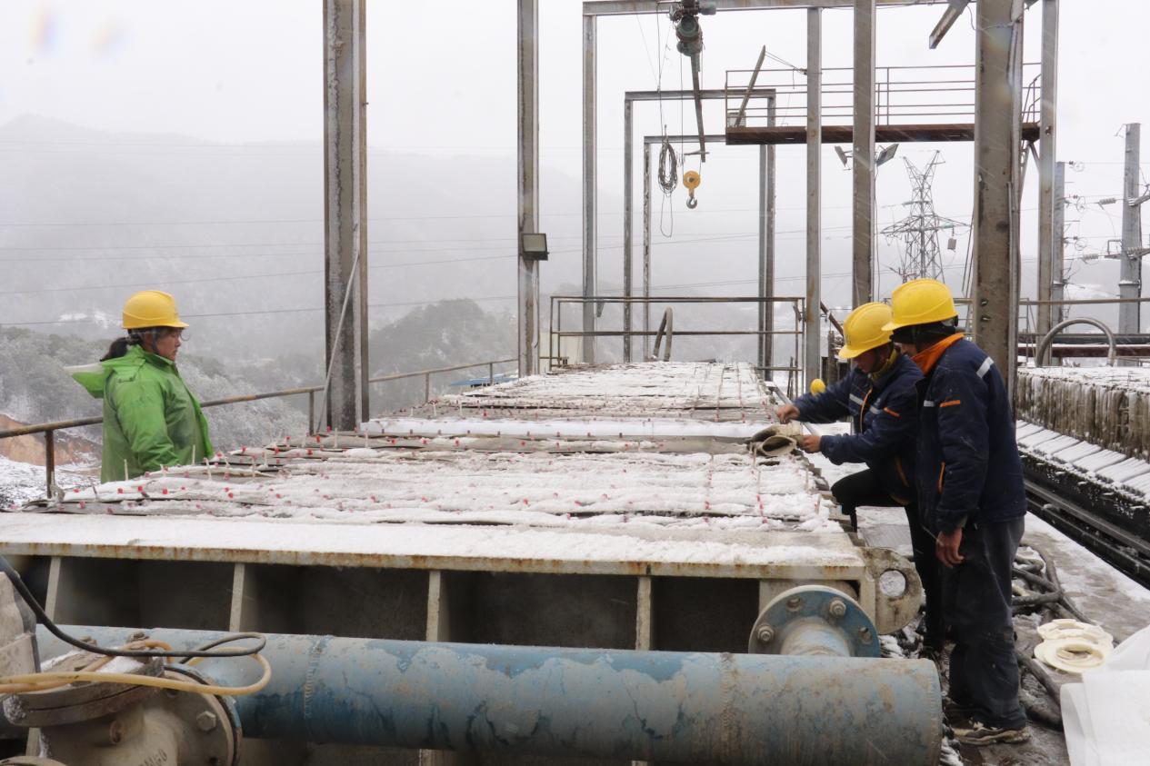 戰風雪,斗嚴寒! ——聯鑫礦業公司會理區域全力護航節前安全生產(圖2) 戰風雪,斗嚴寒! ——聯鑫礦業公司會理區域全力護航節前安全生產(圖2)