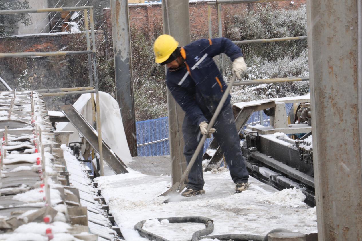 戰風雪,斗嚴寒! ——聯鑫礦業公司會理區域全力護航節前安全生產(圖3) 戰風雪,斗嚴寒! ——聯鑫礦業公司會理區域全力護航節前安全生產(圖3)