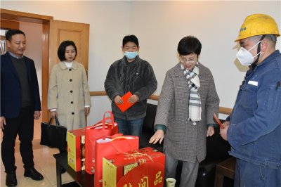 市總工會領導到川威慰問困難員工暨勞模代表
