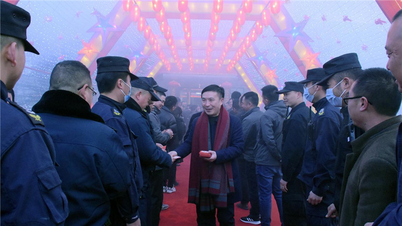 張燈結彩迎新年 齊心協力譜新篇丨集團領導大年初一開展新春慰問活動(圖1)